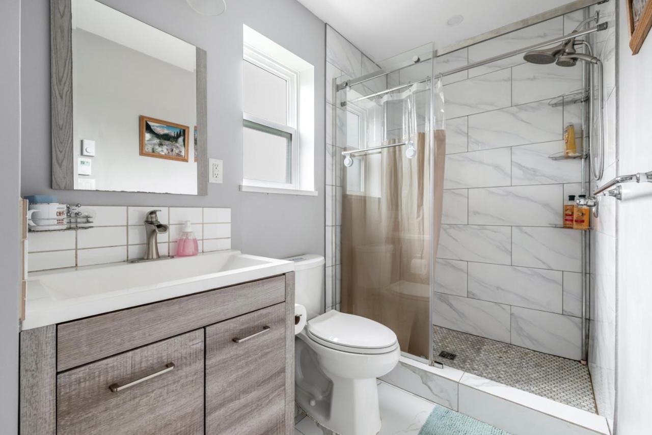 Stylish Dual Bedroom Suite In Van West 溫哥華 外观 照片